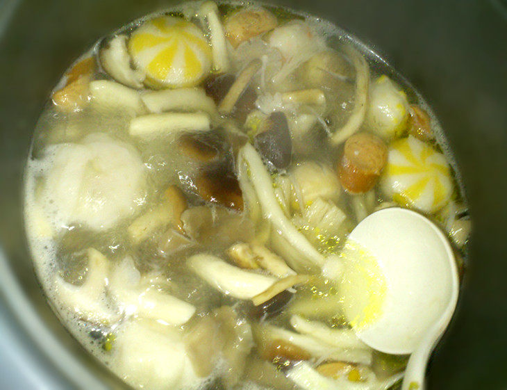 什锦蘑菇肉丸汤河粉步骤6