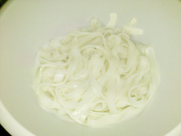 什锦蘑菇肉丸汤河粉步骤8