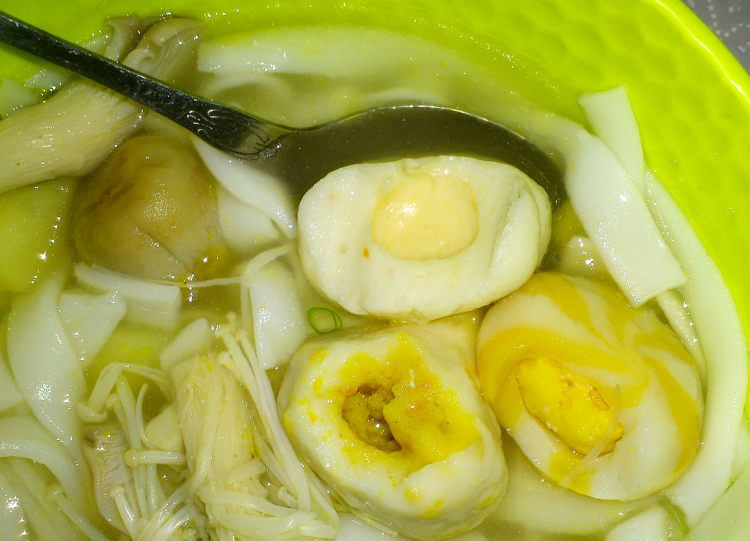 什锦蘑菇肉丸汤河粉步骤10
