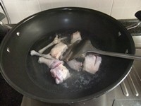 天麻炖鸡汤步骤4