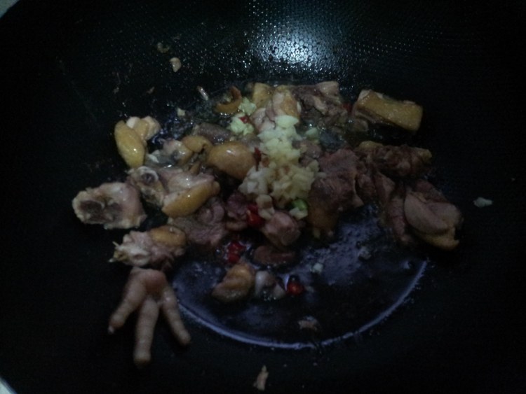 青椒炒鸡块步骤4