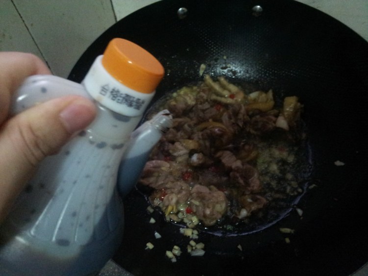 青椒炒鸡块步骤6