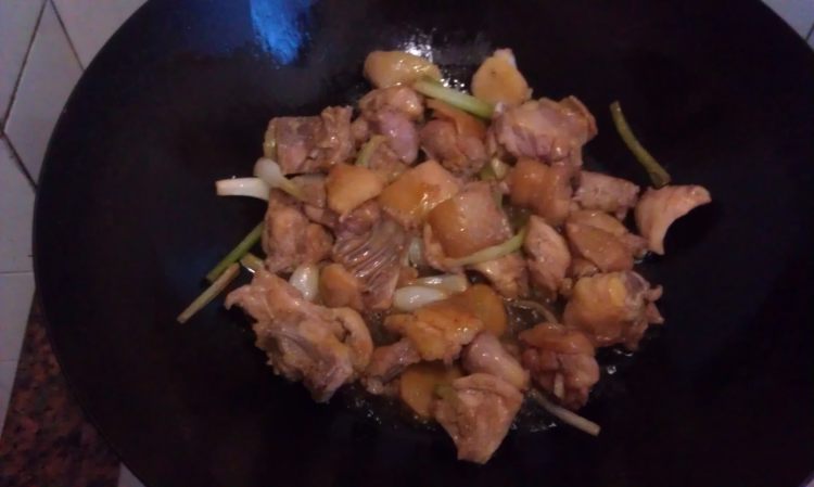 葱烧小鸡步骤7