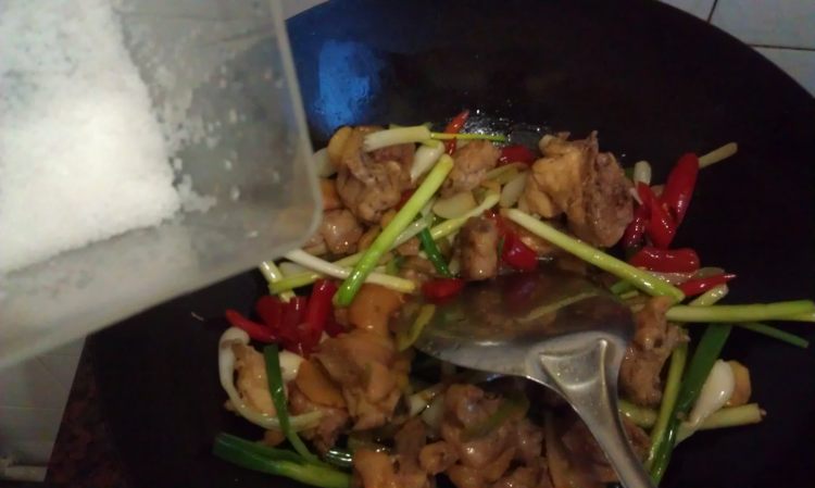 葱烧小鸡步骤9