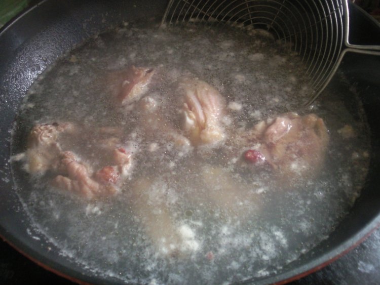 土豆鸡块炖豆角步骤2
