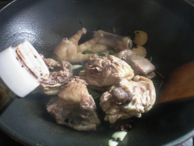 土豆鸡块炖豆角步骤9