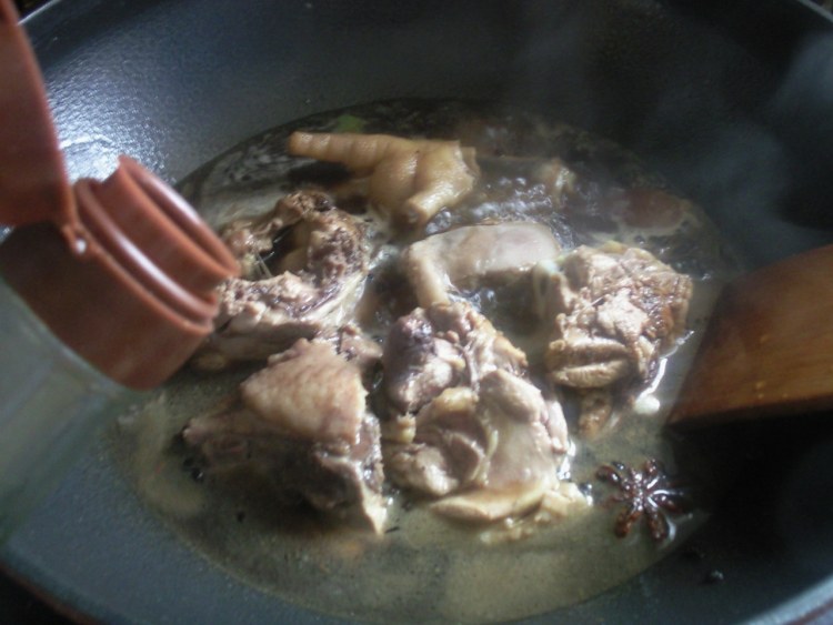 土豆鸡块炖豆角步骤11