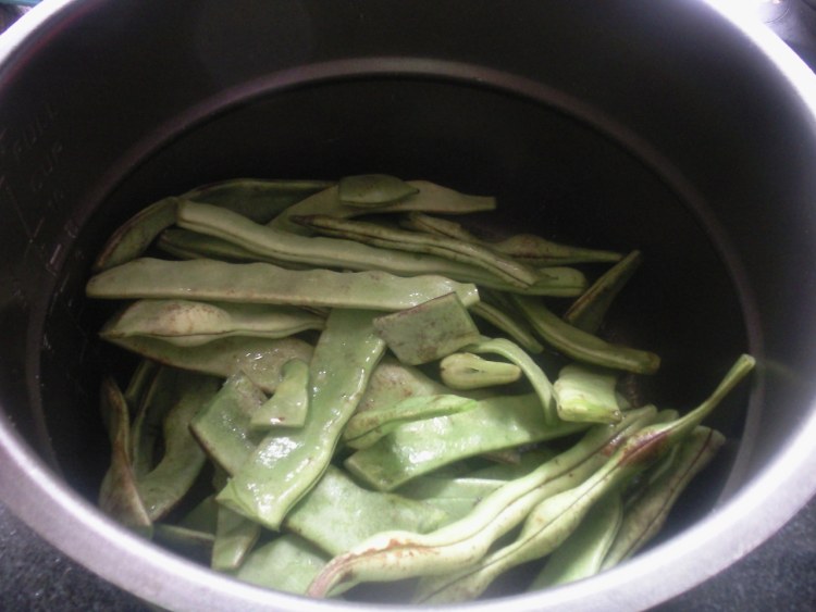 土豆鸡块炖豆角步骤15
