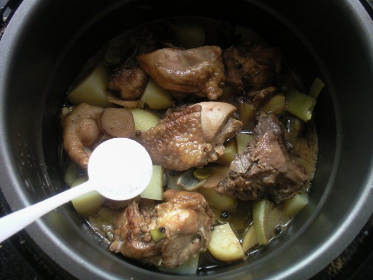 土豆鸡块炖豆角步骤18