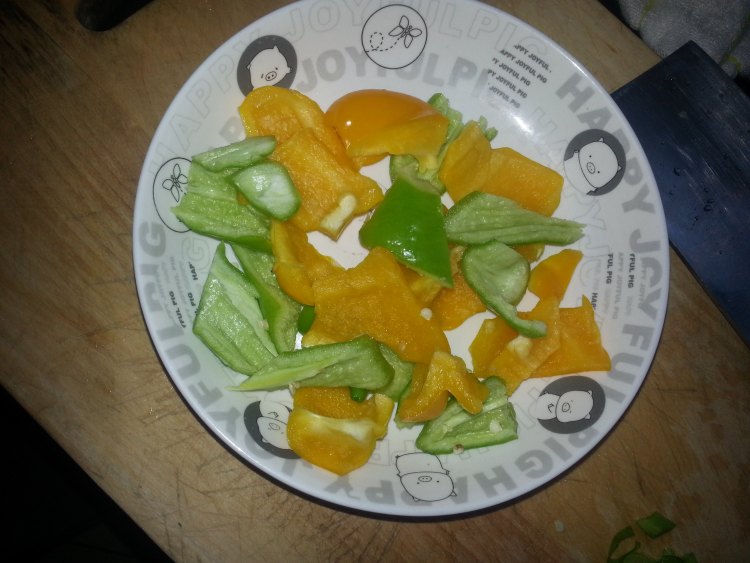 辣子鸡片步骤1