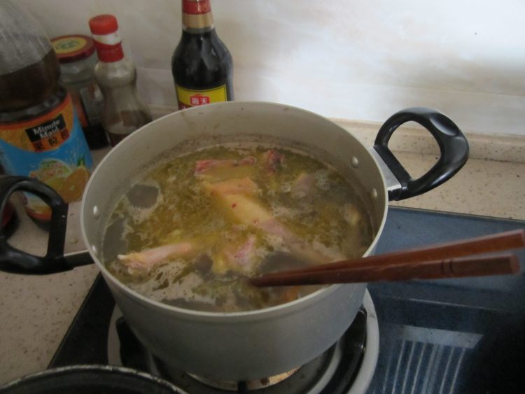 香菇炖土鸡步骤3