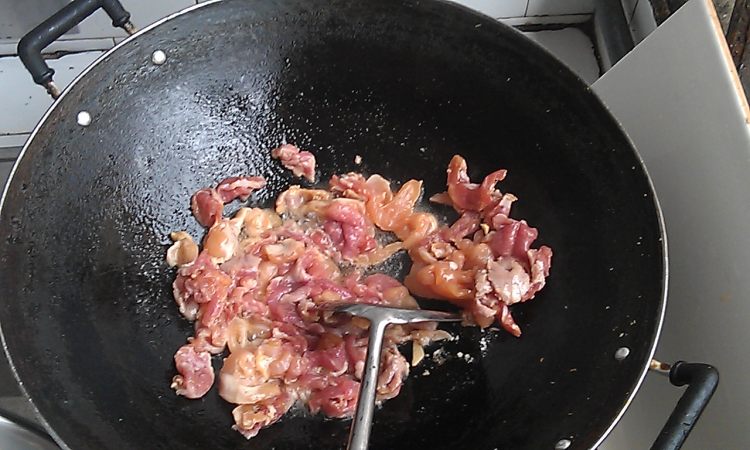 瘦肉炒面步骤11