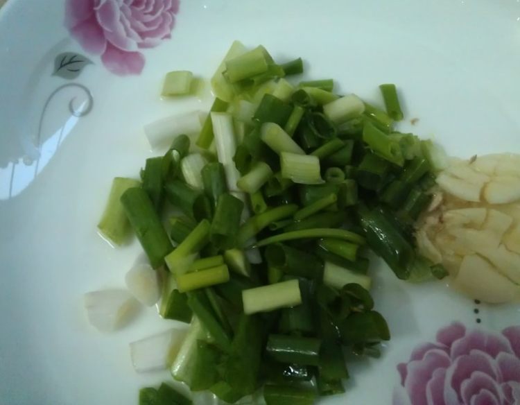 土豆焖鸡块步骤2