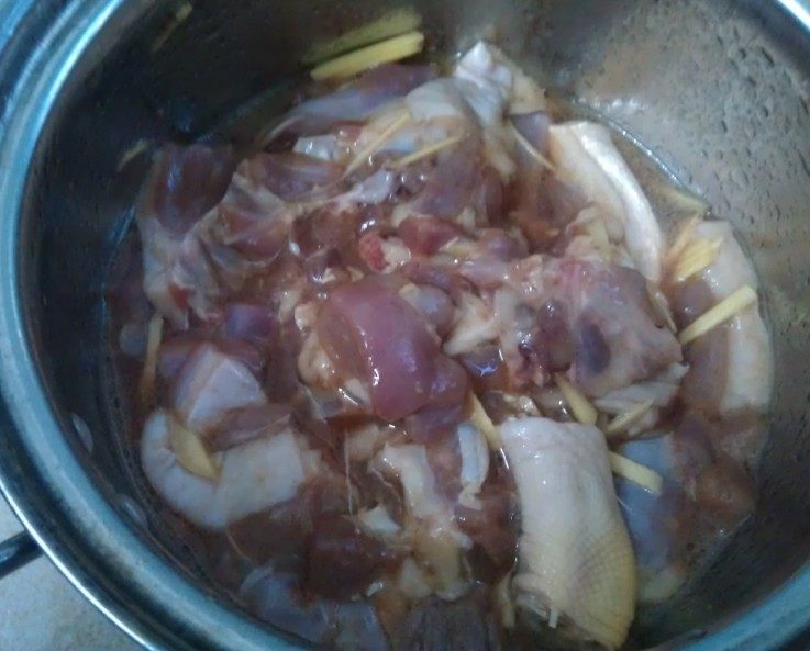 土豆焖鸡块步骤3