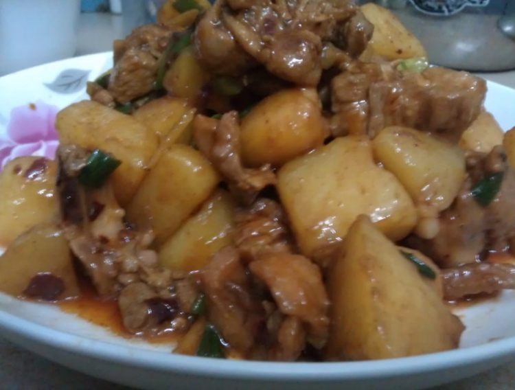 土豆焖鸡块步骤8