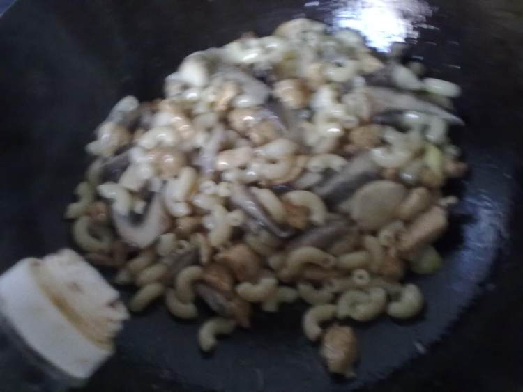 蘑菇鸡肉意面步骤12