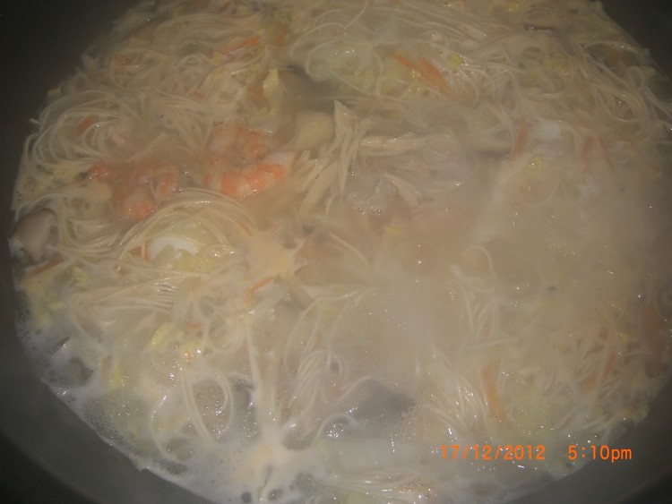 鲜虾鸡丝面步骤11