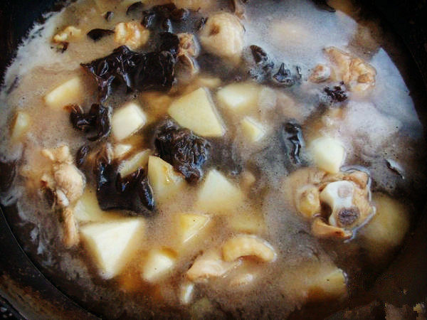 家常菜鸡肉炖土豆步骤6