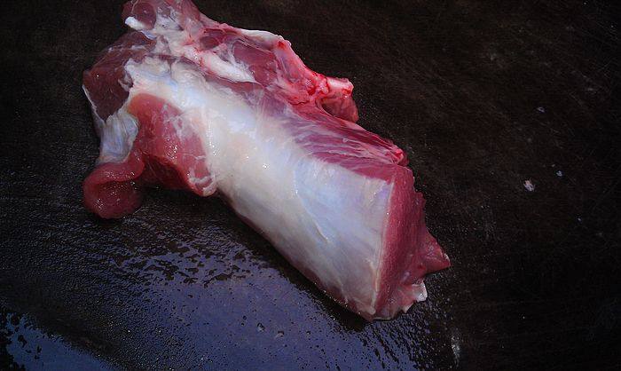 鸡肉瘦肉桂圆肉煲花胶步骤1