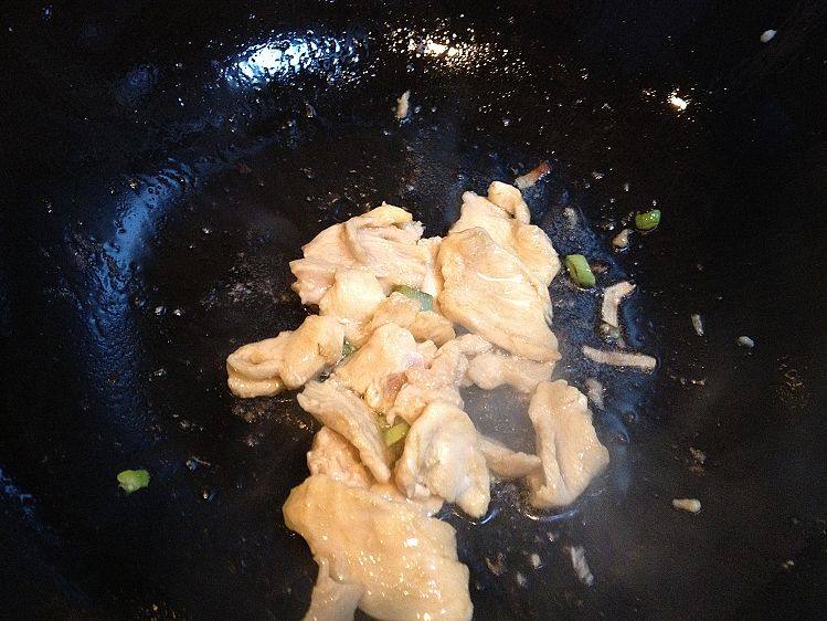鸡肉炒包心菜步骤4