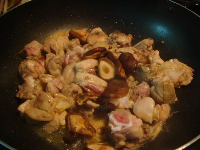 蚝油豆角焖鸡肉步骤4