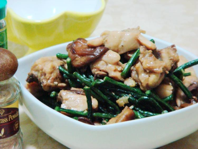 蚝油豆角焖鸡肉步骤8