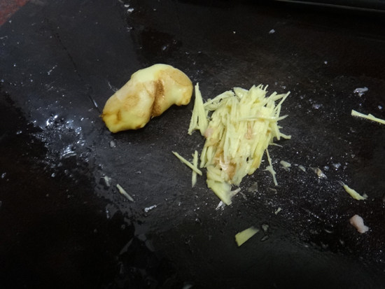 木耳蒸滑鸡步骤2