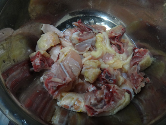 木耳蒸滑鸡步骤1