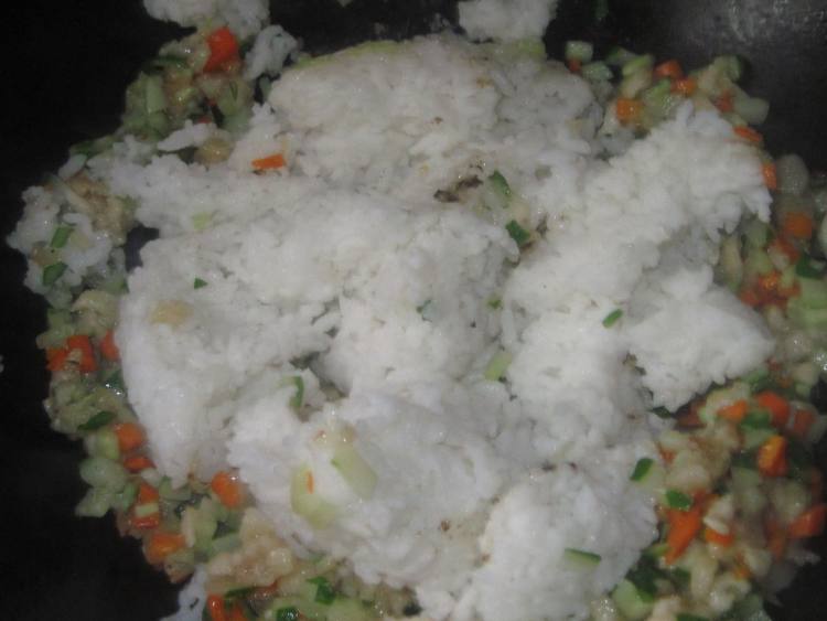 咖喱鸡肉炒饭步骤9