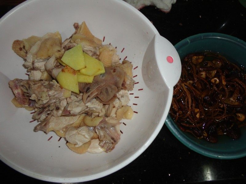 茶树菇炖鸡汤步骤3