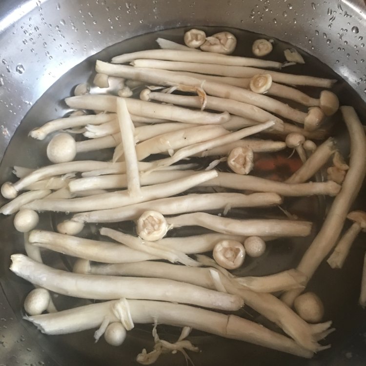 菌菇花雕鸡翅步骤4