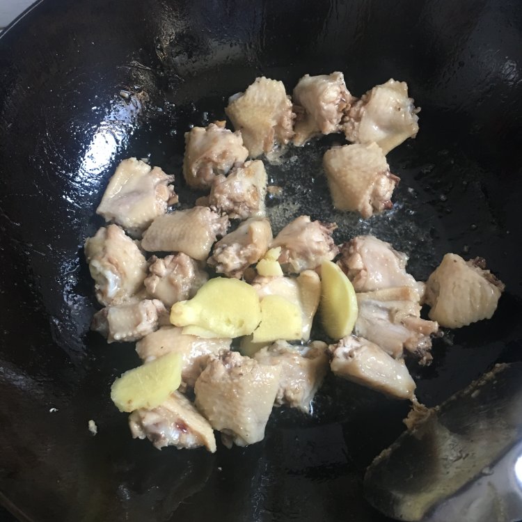 菌菇花雕鸡翅步骤6