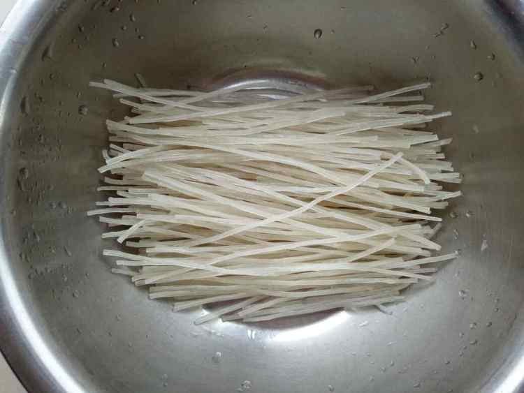 鸡翅胡萝卜炖粉条步骤2