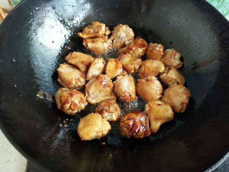 鸡翅胡萝卜炖粉条步骤4