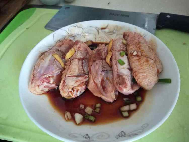 香煎鸡翅步骤1