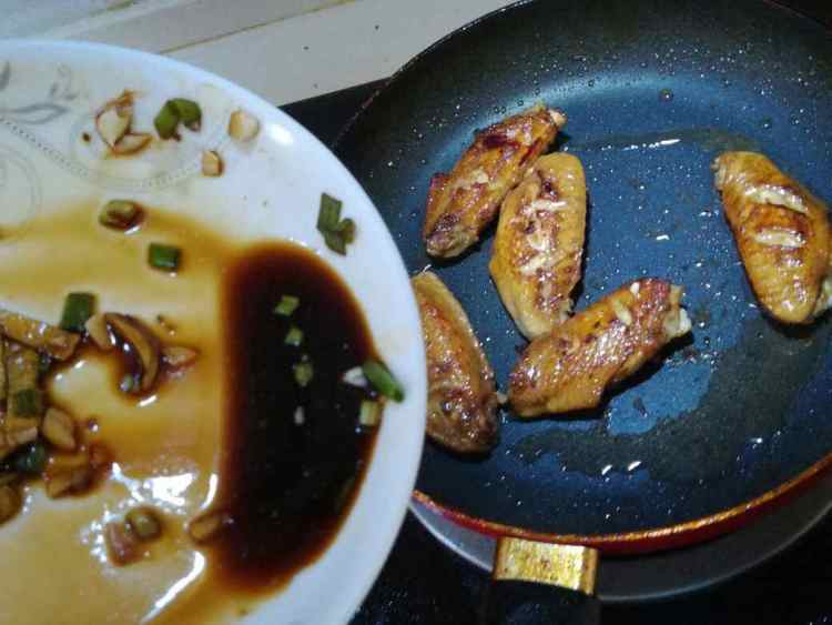 香煎鸡翅步骤4