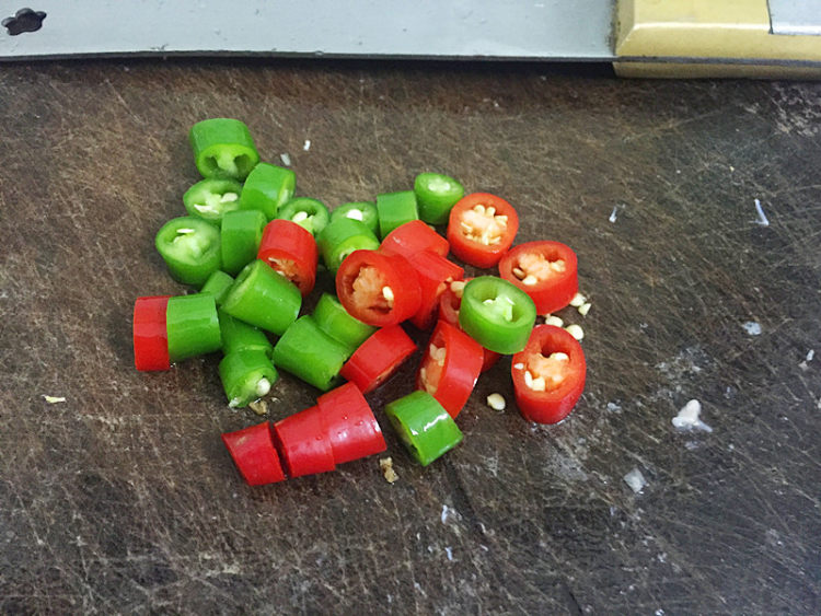 莲藕香菇鸡煲步骤5