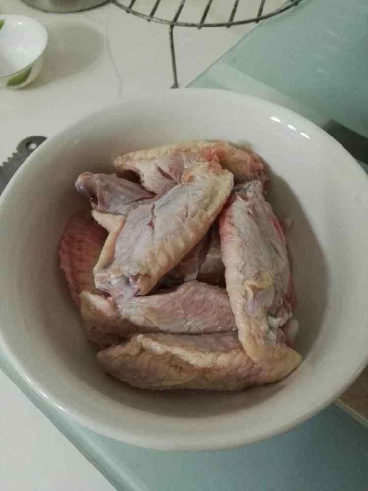 孜然香煎鸡翅步骤1