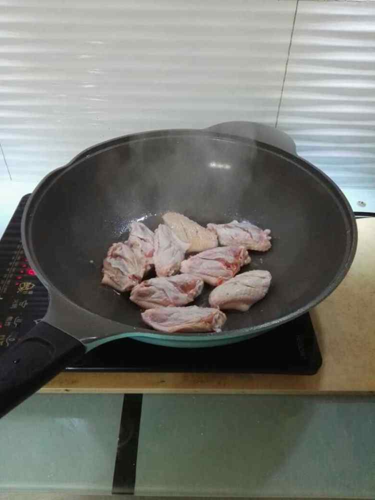 葡萄酒焖土豆鸡翅步骤5