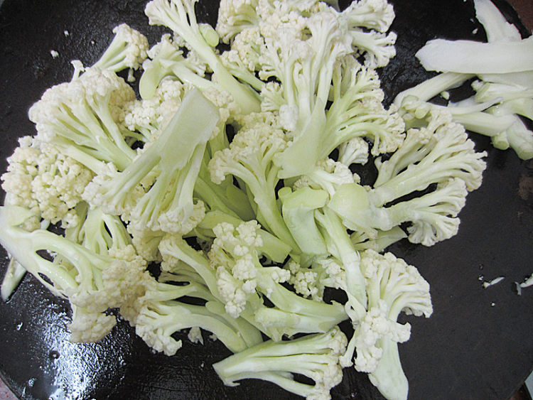 花菜焖鸡翅步骤4