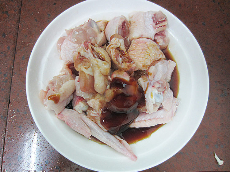 花菜焖鸡翅步骤3