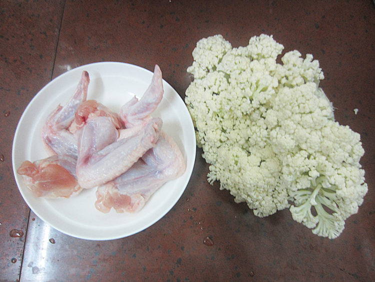 花菜焖鸡翅步骤1