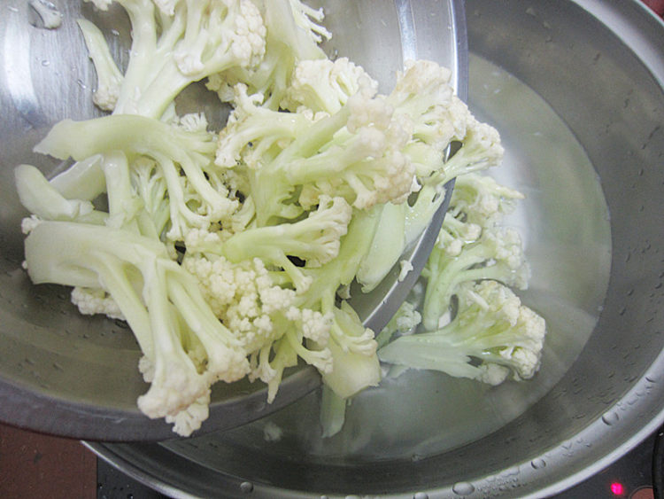 花菜焖鸡翅步骤5