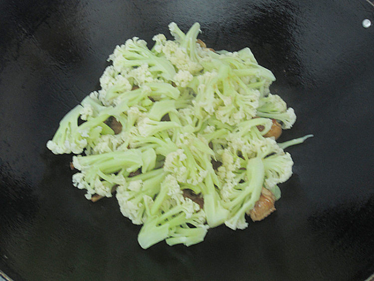 花菜焖鸡翅步骤8