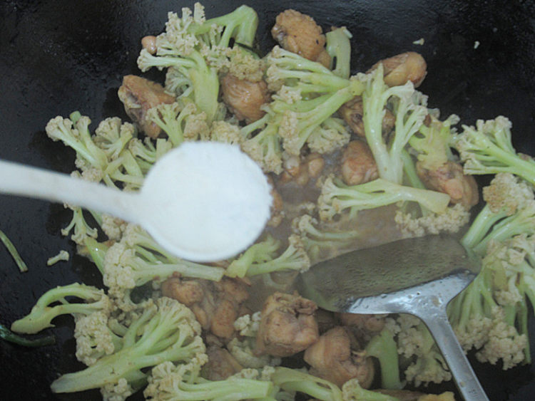 花菜焖鸡翅步骤10