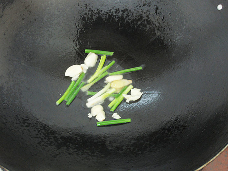花菜焖鸡翅步骤6