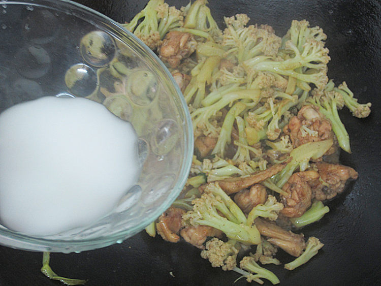 花菜焖鸡翅步骤11