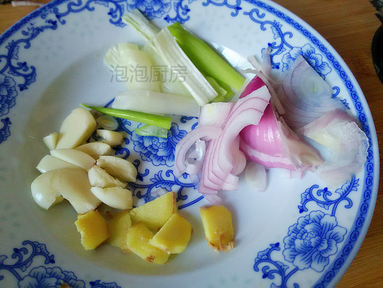 黑胡椒汁鸡翅步骤1