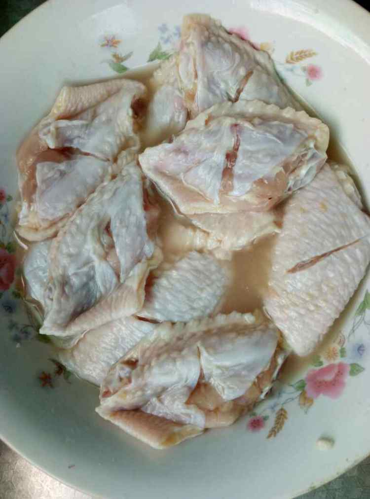 腐乳鸡翅步骤2