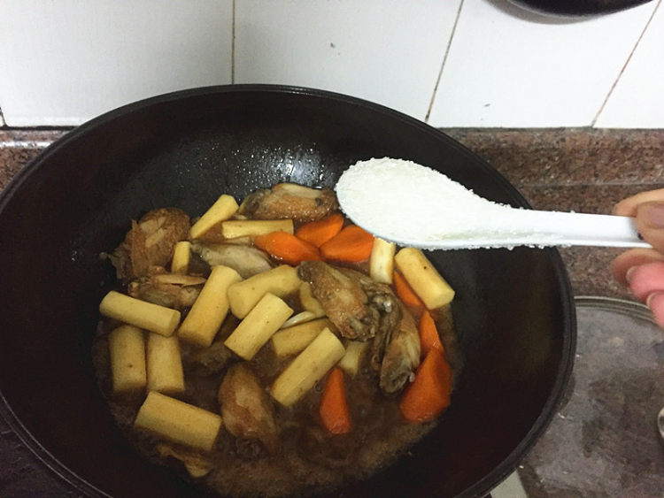 山药焖鸡翅步骤9